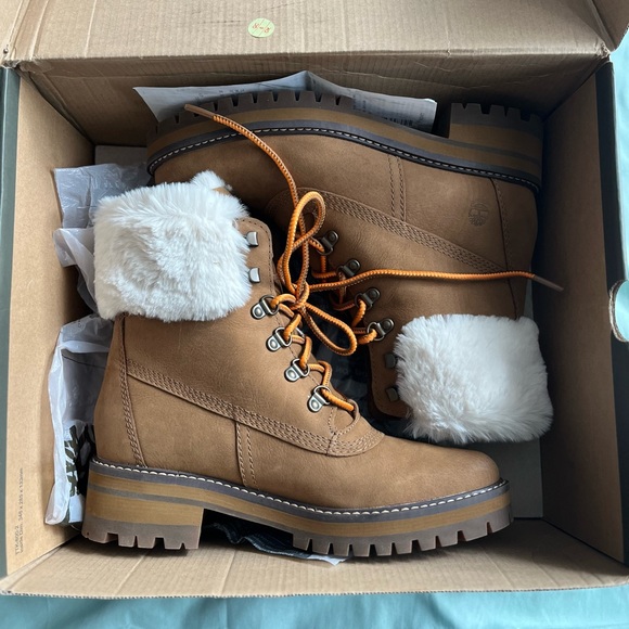 Timberland Courmayeur Valley 6-Inch Faux Fur Lined Waterproof womens Boot - Picture 3 of 12